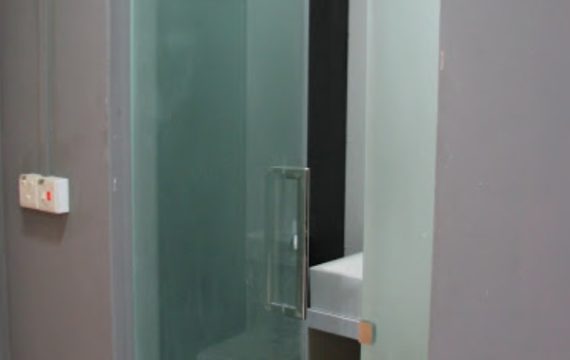 frosted-glass-swing-door-clear