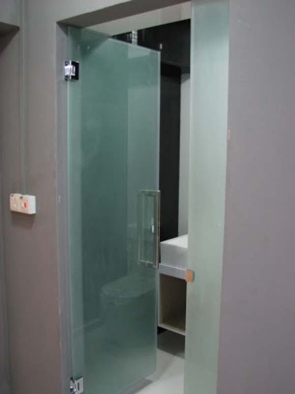 frosted-glass-swing-door-clear