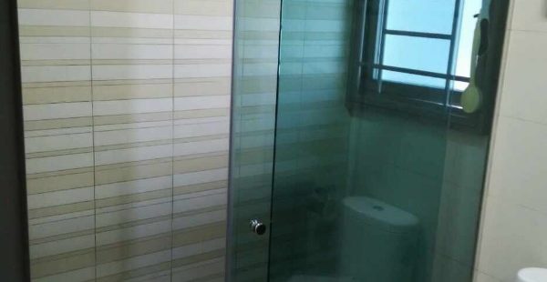 Buy wall to wall glass shower screen @ our Singapore Showroom. Call 9067 7990`