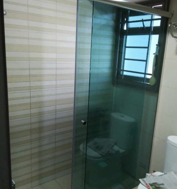 Buy wall to wall glass shower screen @ our Singapore Showroom. Call 9067 7990`