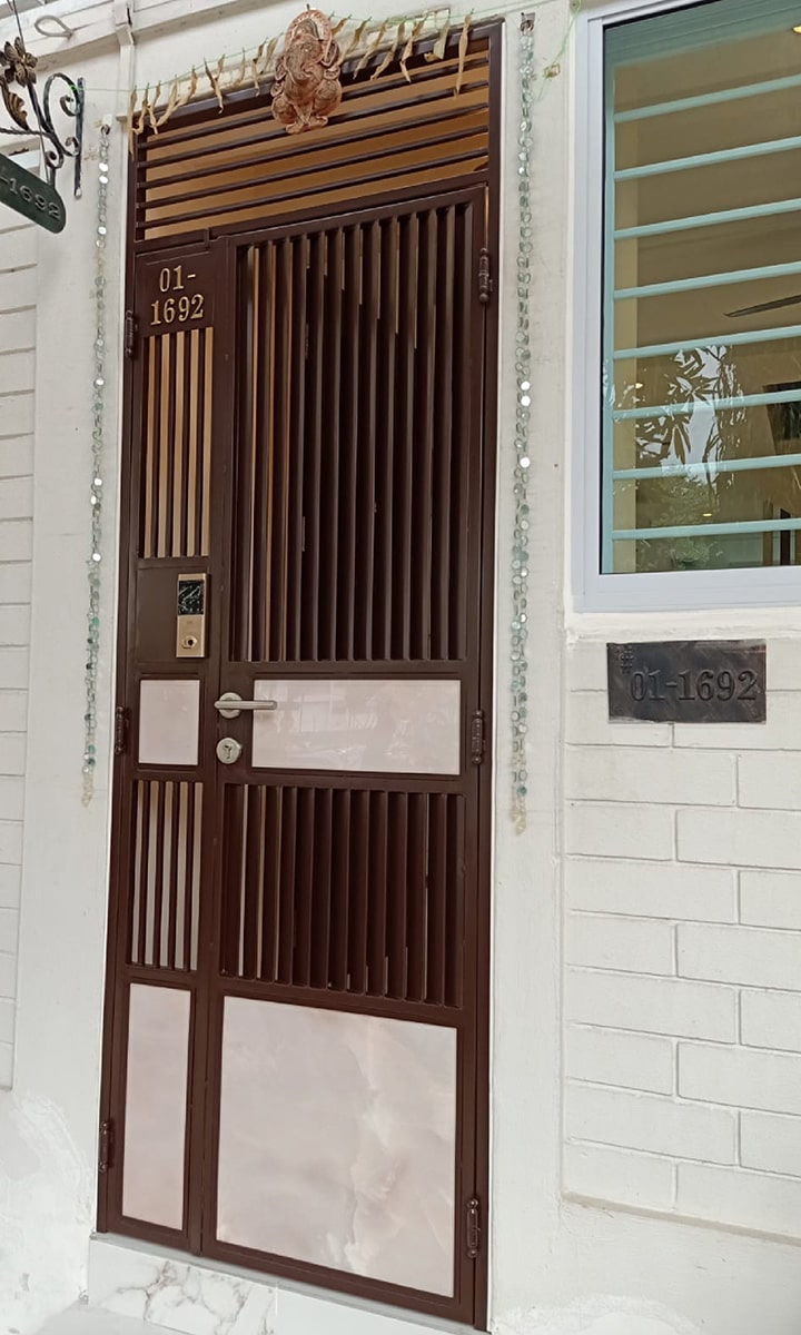 Laminate Gate