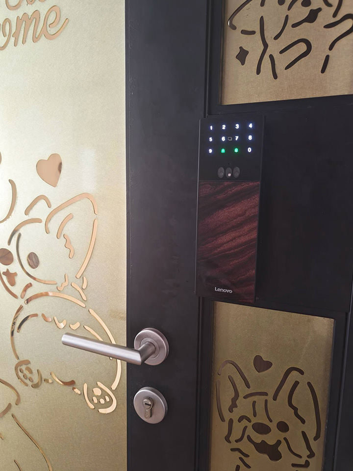 MyDigitalLock - Lenovo F3 Ultra Gate Digital Lock Rosewood-Installation MyDigitalLock - Lenovo F3 Ultra Gate Digital Lock Rosewood-Installation