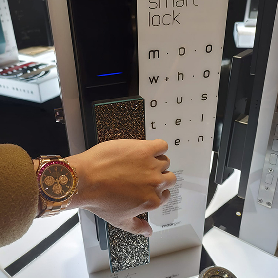 Moorgen-T9-Full-Swarovski-Crystal-Digital-Lock-Limited-Edition