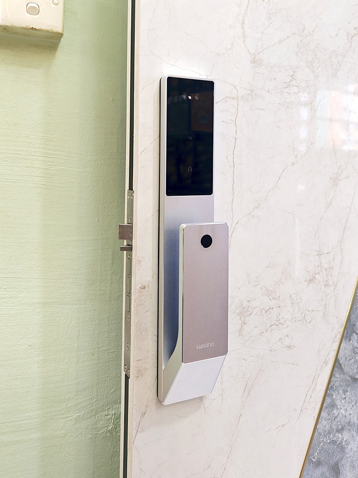 Lusano-Space-X-Digital-Door-Lock-Silver-Installation