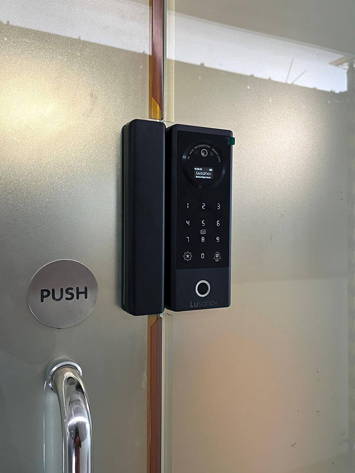 Lusano+ Glass Digital Lock Installation Lusano+ Glass Digital Lock Installation
