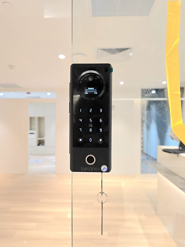 Lusano+ Glass Digital Lock - Remote Control Installation Lusano+ Glass Digital Lock - Remote Control Installation