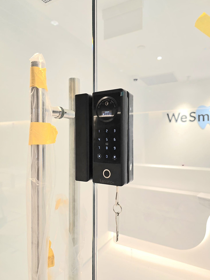 Lusano+ Glass Digital Lock - Remote Control Installation Lusano+ Glass Digital Lock - Remote Control Installation