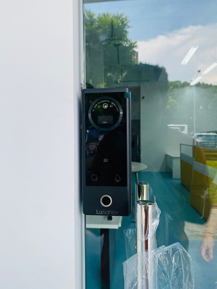 Lusano+ Glass Digital Lock - Single Leaf Glass Door Lusano+ Glass Digital Lock - Single Leaf Glass Door