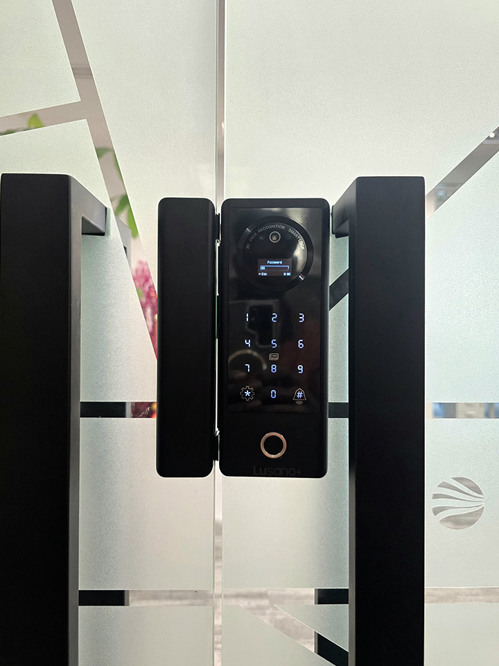Lusano Glass Digital Lock With Tuya Wi-Fi 5G Installation Lusano Glass Digital Lock With Tuya Wi-Fi 5G Installation